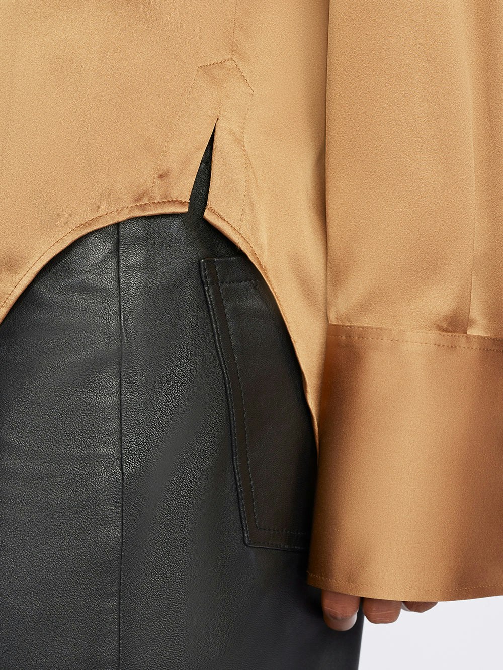 sleeve detail view alt:size